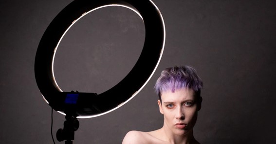 How to use a selfie ring light for better portrait photography?