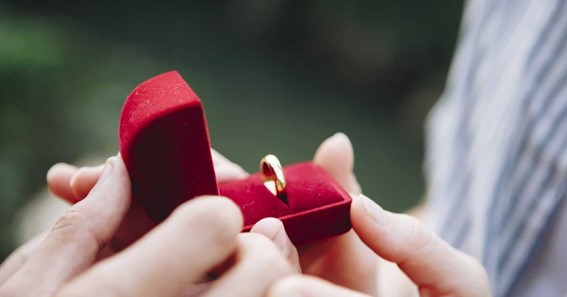 Buying an Engagement Ring? Here’re Things to Know