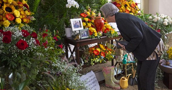 How to Arrange a Funeral - Many People Plan While They Are Alive