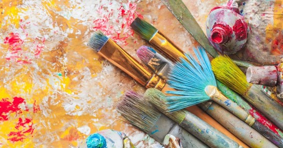 What kind of paint brushes do artists use?